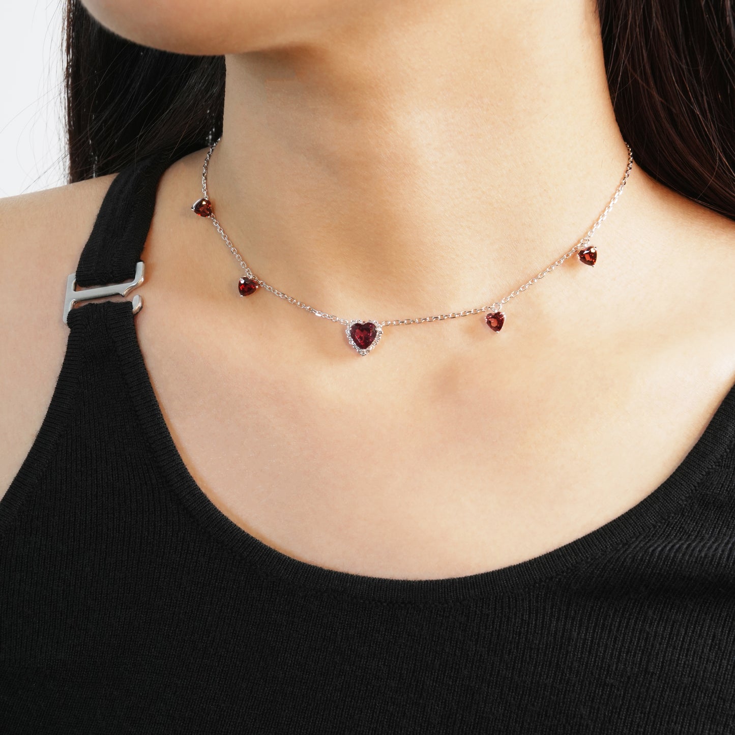 Dolly-Heart 5 Garnets Necklace