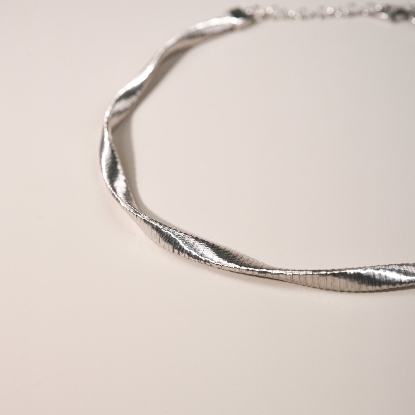 Twist Choker