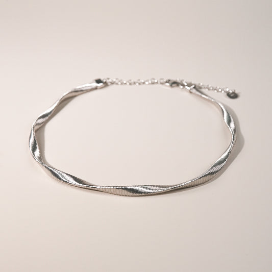 Twist Choker